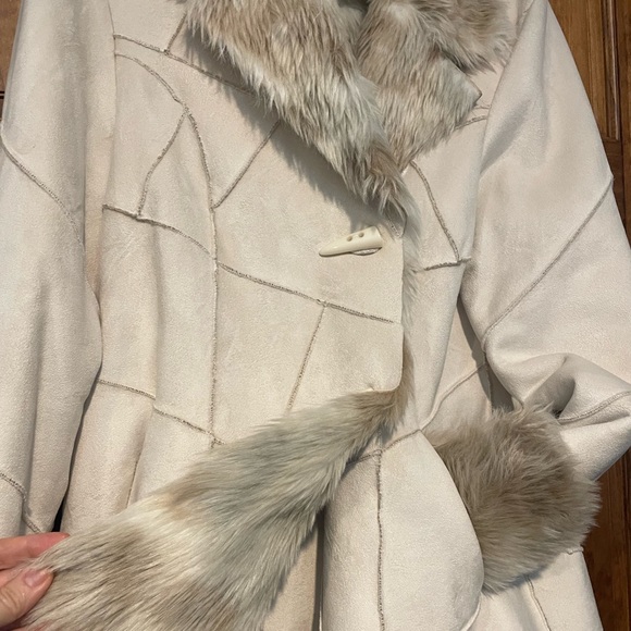 Beautiful vintage faux fur lined with suede outline. - Picture 3 of 6